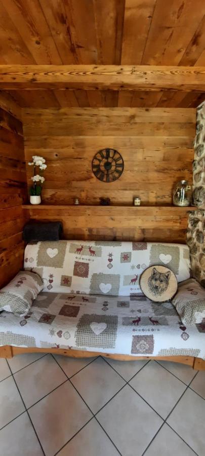 Le Petit Caboin Guest House Seytroux Exterior photo